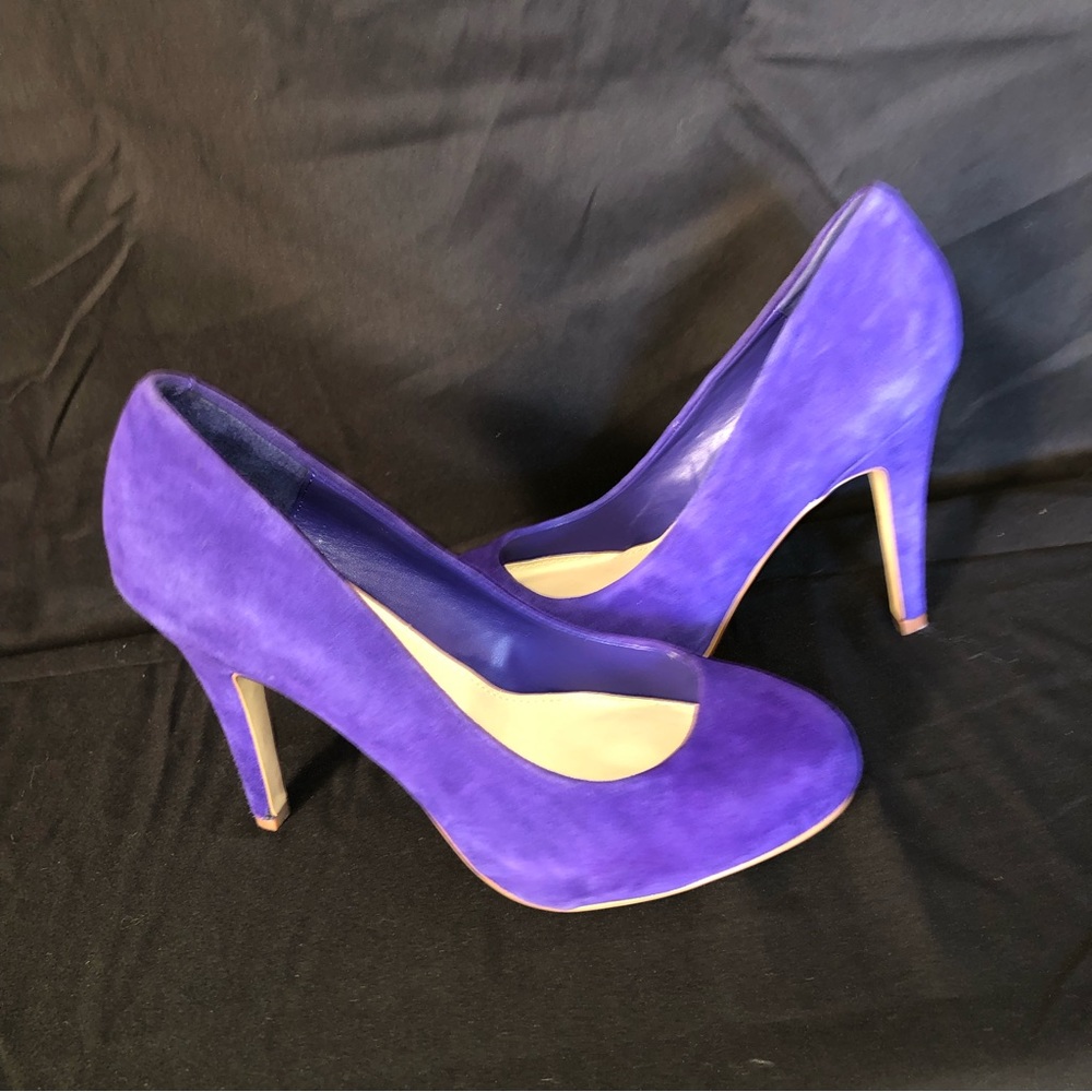 Steve Madden Remmedy blue suede pumps. Size 6.5. In great condition.